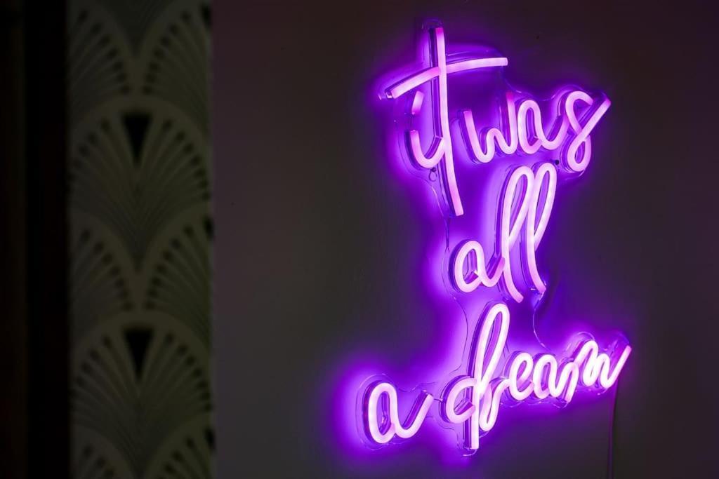 Glenroy Arts Gallery Meets Living Space Κάρντιφ Εξωτερικό φωτογραφία